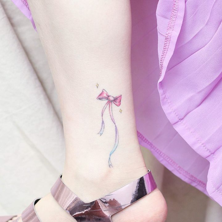 43 Amazing and Tiny Tattoos You Can Try; colorful tattoos; thick tattoos; small shoulder tattoos; flower tattoos; minimalist tattoos; simple tattoos; meaningful tattoos.
