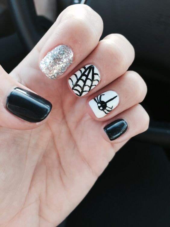 Scare Everyone With These Short Halloween Nails