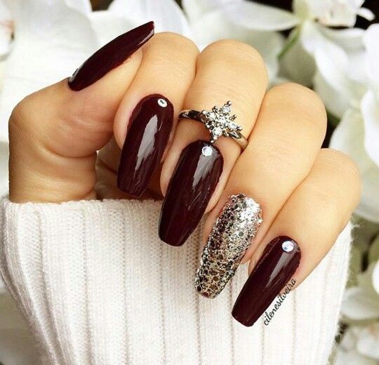 36 Perfect and Outstanding Nail Designs for Winter 2018; dark color nails; Gel nail; Fall nail; nude and sparkle nails; Easy winter nail; Grey nails.