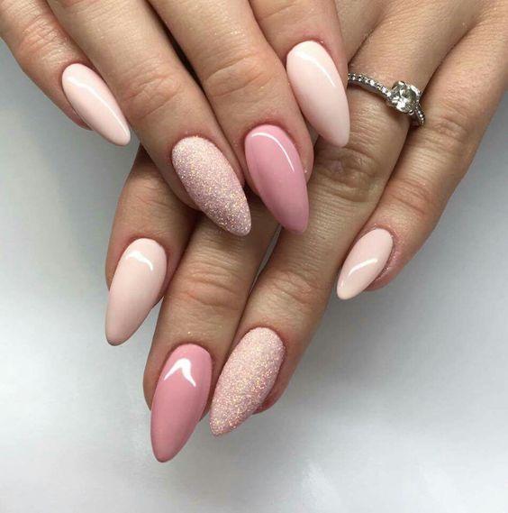 28 Gorgeous Almond Acrylic Nails You Won’t Resist；almond nails long or short; almond nails designs; almond nails fall; almond acrylic nails.