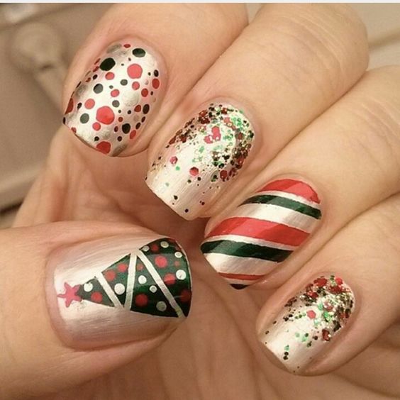38 Amazing Christmas nail ideas for 2018; Christmas short nails; Christmas coffin nails; Christmas acrylic nails; Christmas almond nails.