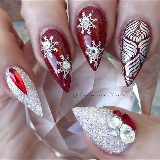 38 Amazing Christmas nail ideas for 2018; Christmas short nails; Christmas coffin nails; Christmas acrylic nails; Christmas almond nails.
