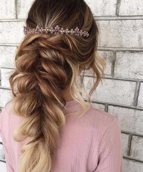 40 Trendy Braided Hairstyles For Long Hair To Look Amazingly Awesome; long wedding hairstyles ;Beautiful prom hairstyles 2018; long hairstyles for teens.