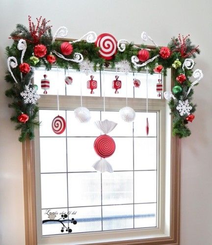 25 Awesome Christmas Window Decor Ideas; Christmas window; DIY Christmas crafts; Christmas.