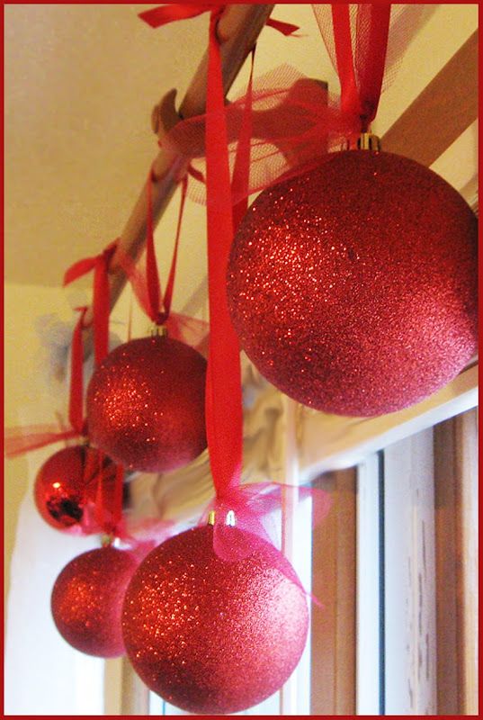 28 Beautiful Red Home Decorations To Make Your Holiday Bright and Merry; Christmas decorations. Christmas kitchen; Snowman Door; toilet seat cover; chair covers; Holiday crafts; home decor.