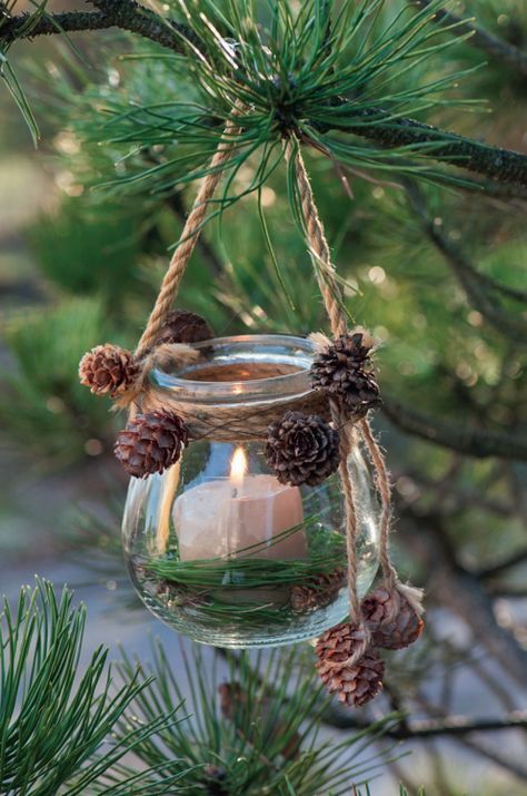 Holiday decorations & crafts; driftwood Christmas trees; xmas crafts for kids; Simple Christmas craft; DIY Christmas tree ideas.