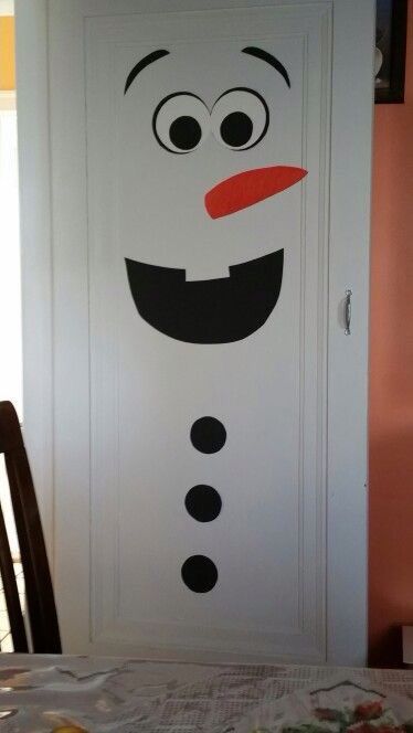 41 Cute Christmas Door Decoration Ideas for Your Holiday Inspiration; Nutcracker door decoration; Santa Door;Christmas office door decoration;Elf Christmas door decorating contest!
