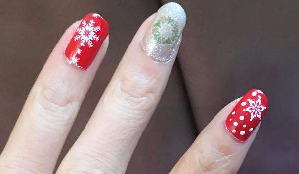 30 Snowflake Christmas Nail Designs