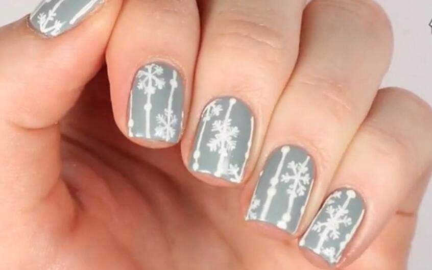 30 Snowflake Christmas Nail Designs - Page 8 of 30 - SeShell Blog