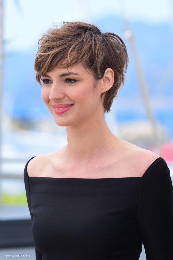 Stylish Pixie Haircut; mind-blowing short hairstyle; Short pixie haircuts; jazzy short cuts; Super Muy Corto Pixie Cortes de pelo Y Colores de Pelo para 2018-2019