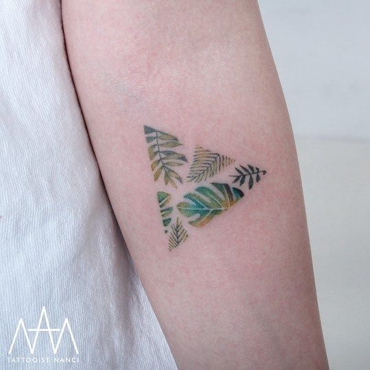 Small watercolor tattoos; flower tattoos; sleeve tattoos; shoulder watercolor tattoos; watercolor tattoos for women; floral watercolor tattoos.