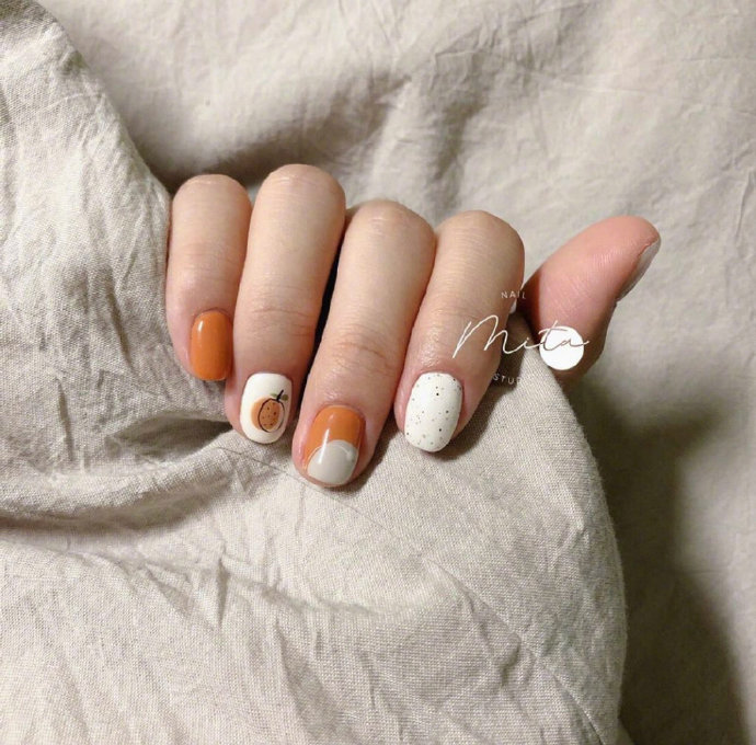 44 Eye-catching Minimalist Nail Art Ideas For Summer 2019 summer nails, Korean nail art, nail trend 2019, simple manicure, short nail art design